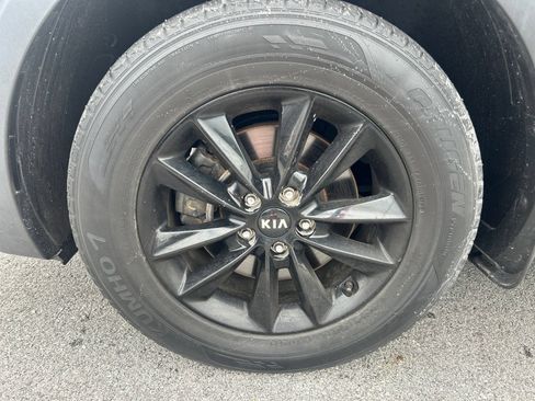 Used 2019 Kia Sorento L FWD image 10