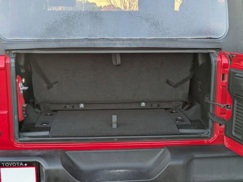 Used 2022 Jeep Wrangler Willys image 12