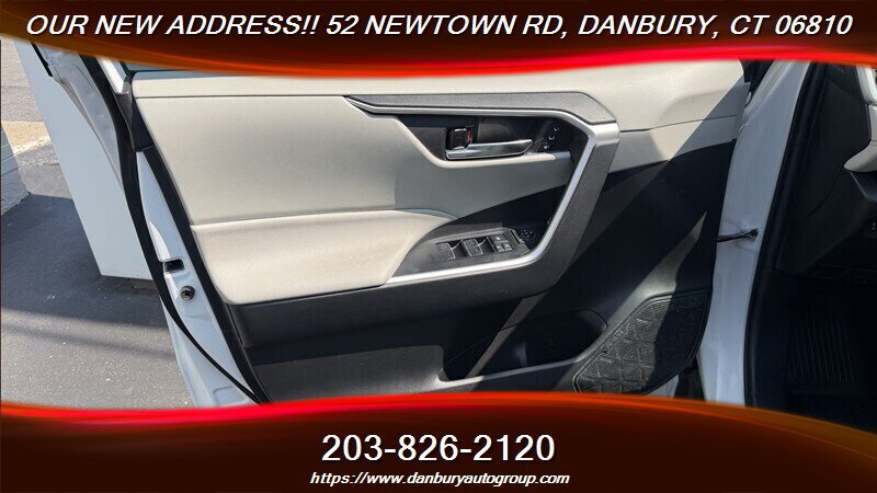 Used 2022 Toyota RAV4 XLE Premium FWD image 12