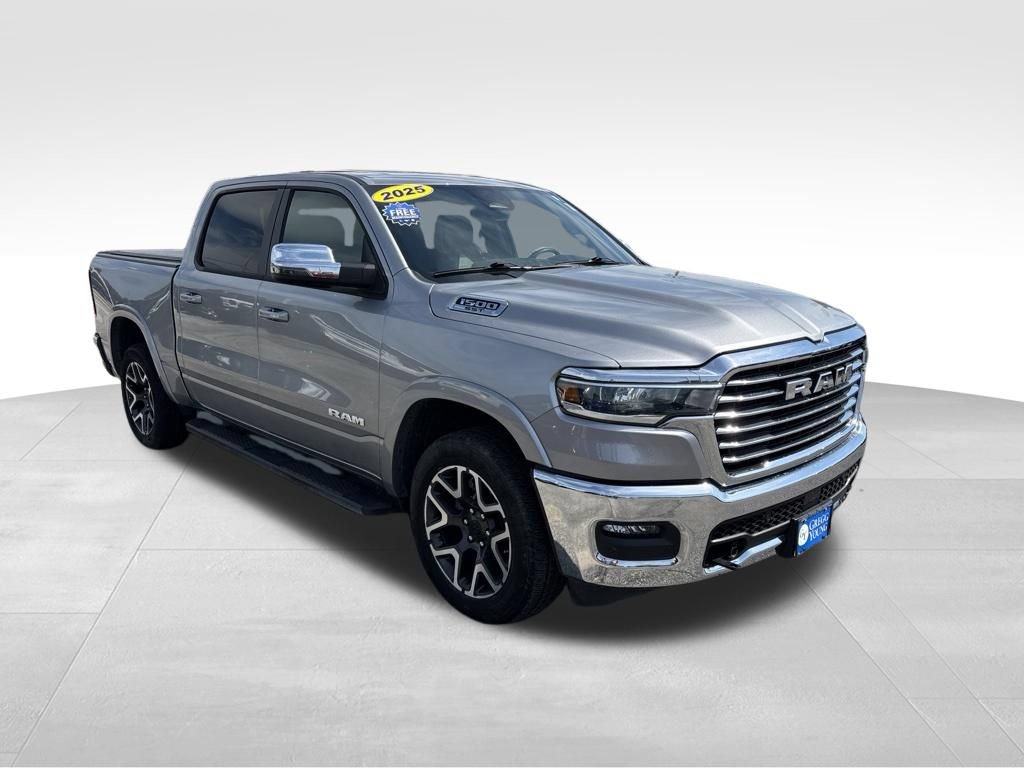 Used 2025 RAM 1500 Laramie AWD/4WD image 9