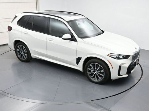 Used 2024 BMW X5 xDrive40i w/ M Sport Package AWD/4WD image 45