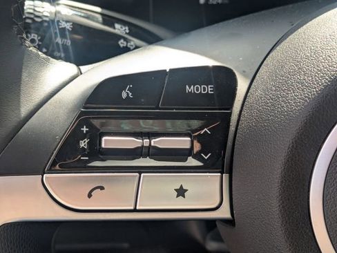 Used 2025 Hyundai Elantra SEL image 17