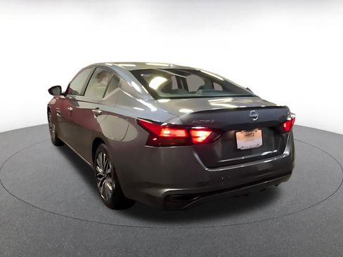 Used 2025 Nissan Altima 2.5 SV image 11