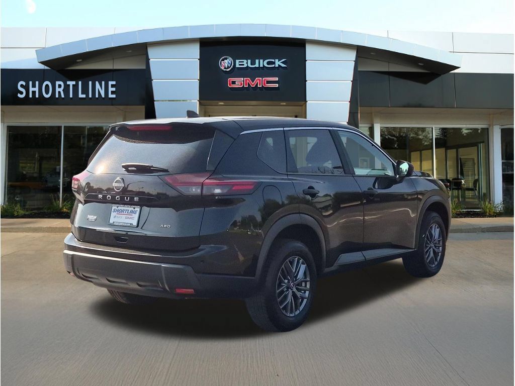 Used 2024 Nissan Rogue S AWD/4WD image 3