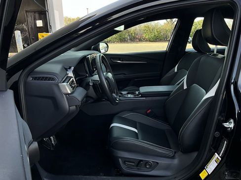 Used 2025 Toyota Camry SE image 10