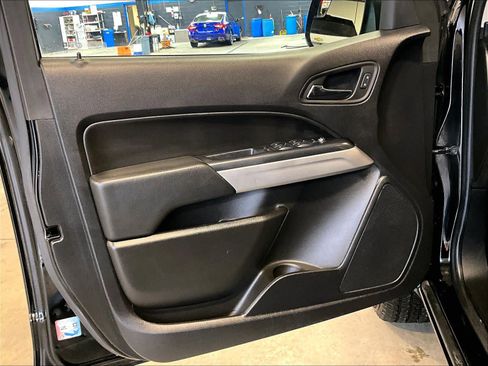 Used 2021 Chevrolet Colorado LT w/ LT Convenience Package image 9