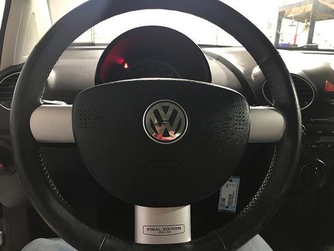 Used 2010 Volkswagen Beetle 2d Coupe Final Edition image 17