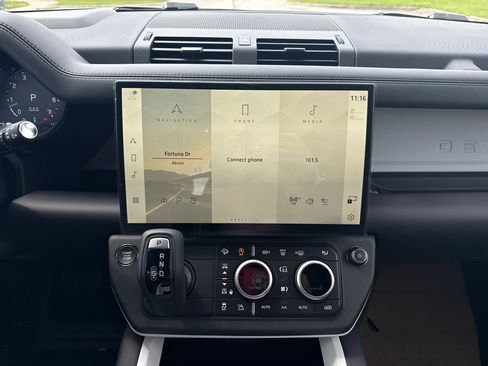 New 2026 Land Rover Defender 110 X-Dynamic SE AWD/4WD image 22