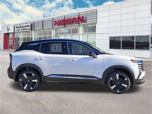 New 2026 Nissan Kicks SR FWD image 3