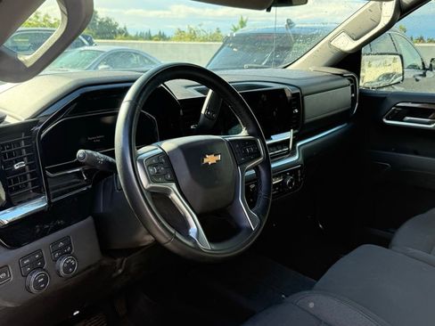 Used 2023 Chevrolet Silverado 1500 LT image 2