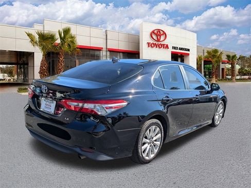 Certified 2020 Toyota Camry LE image 5