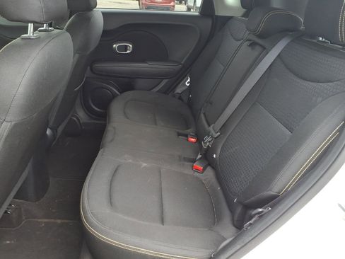 Used 2016 Kia Soul + image 13