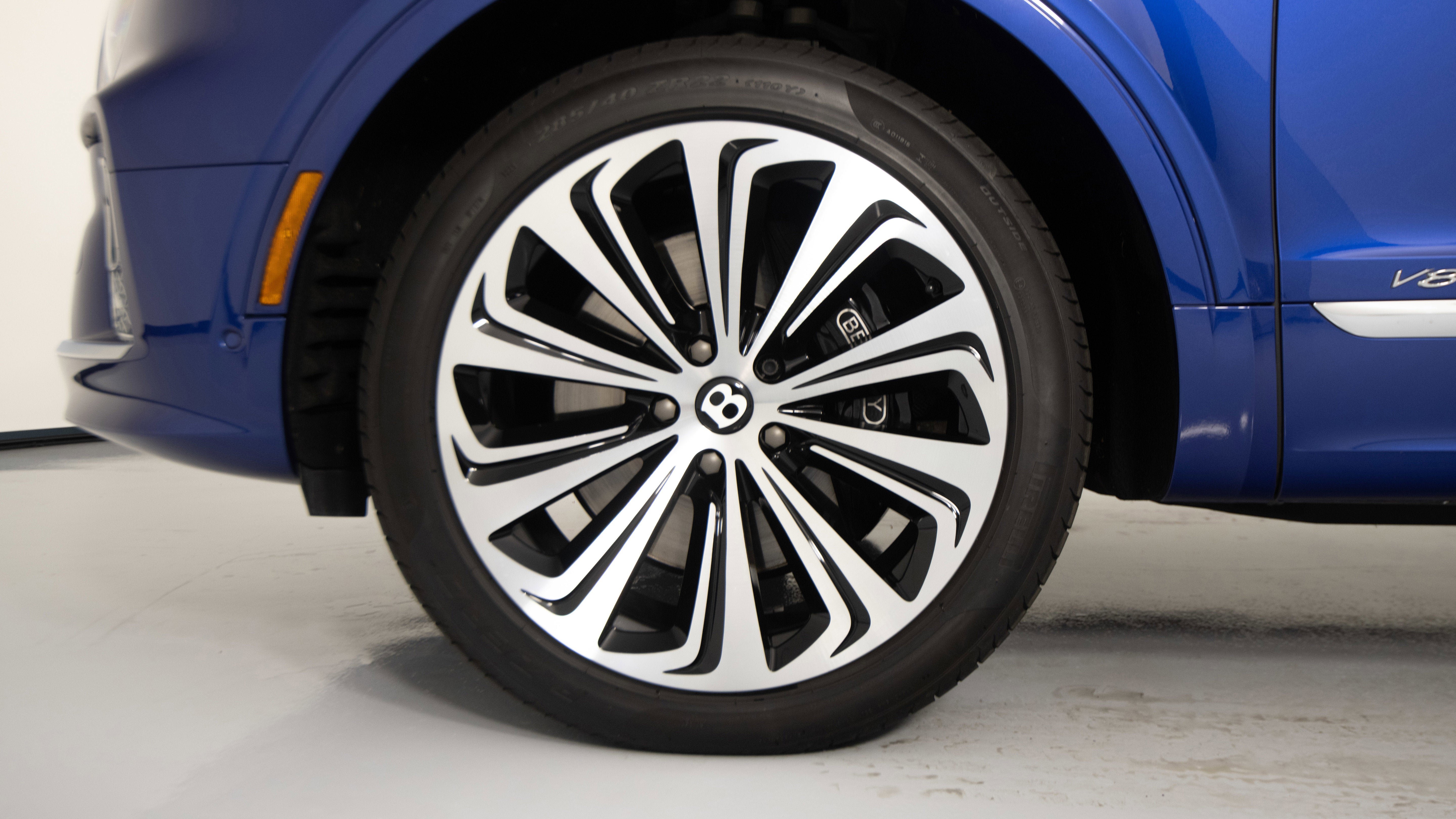 Used 2021 Bentley Bentayga AWD/4WD image 9