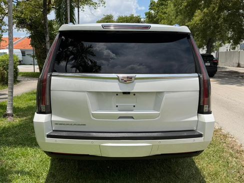 Used 2017 Cadillac Escalade ESV Premium Luxury AWD/4WD image 6