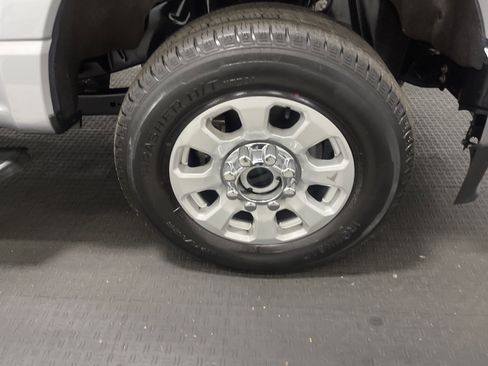 Used 2024 Ford F350 XLT image 28