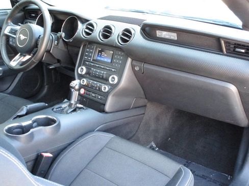 Used 2015 Ford Mustang Coupe RWD image 7