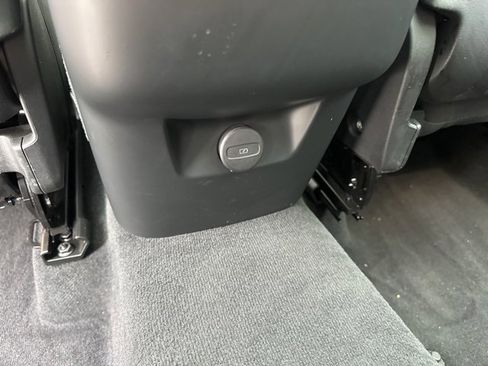 Certified 2025 Volvo XC60 B5 Plus image 15