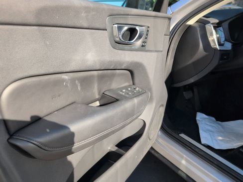 Used 2025 Volvo XC60 B5 Plus image 13