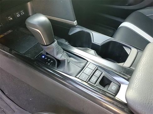 Used 2025 Toyota Camry SE image 17