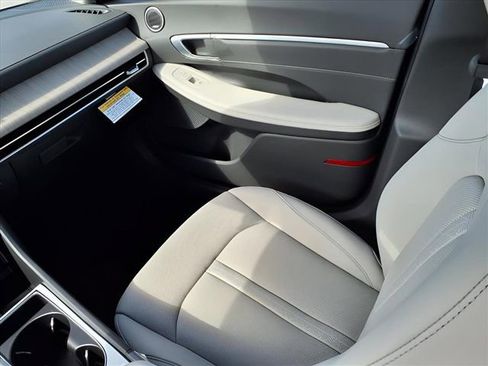 New 2025 Hyundai Sonata Limited image 15