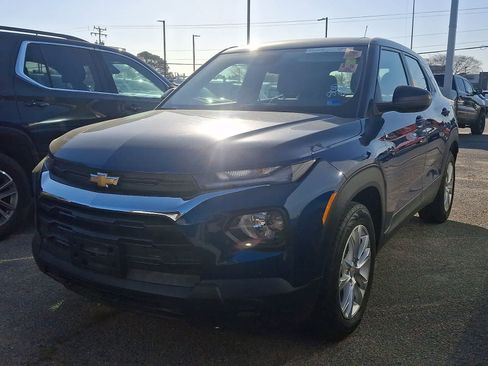 Used 2021 Chevrolet TrailBlazer LS image 2