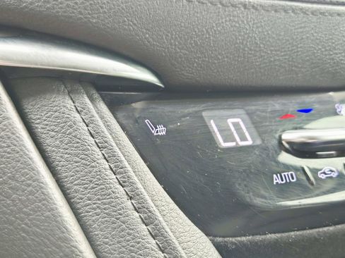 Used 2018 Cadillac XT5 Luxury w/ Driver Awareness Package AWD/4WD image 32