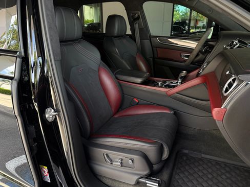 Used 2022 Bentley Bentayga AWD/4WD image 31