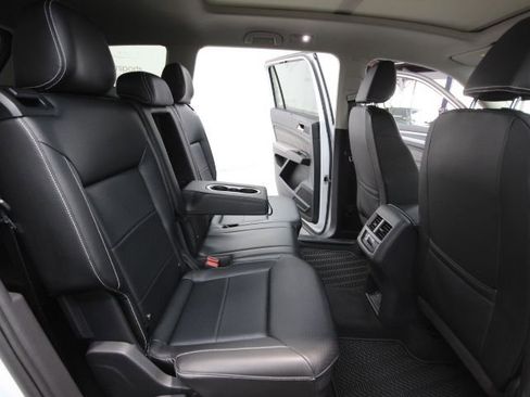 Used 2022 Volkswagen Atlas SEL R-Line image 30