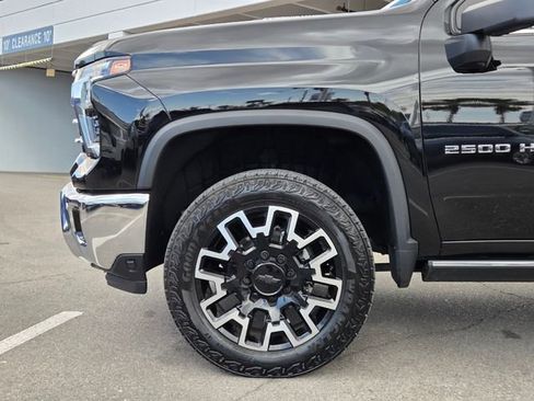 Certified 2025 Chevrolet Silverado 2500 LTZ w/ LTZ Plus Package AWD/4WD image 9