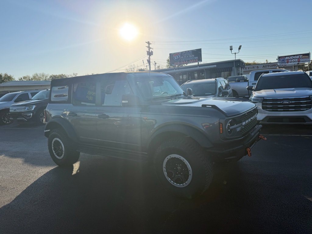 Used 2023 Ford Bronco Badlands w/ Sasquatch Package AWD/4WD image 2