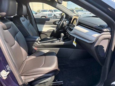 Used 2026 Jeep Compass Limited AWD/4WD image 32