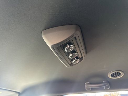 Used 2018 Dodge Grand Caravan SE image 27