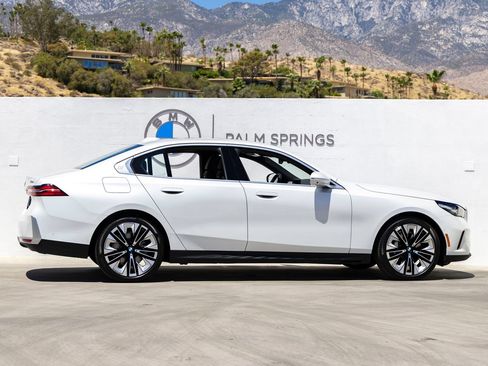 Used 2026 BMW 530i w/ Premium Package RWD image 5
