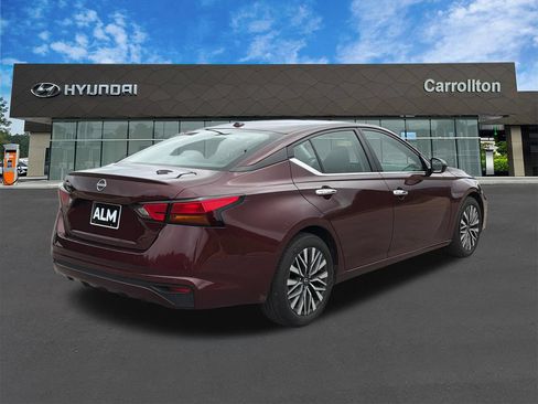 Used 2025 Nissan Altima 2.5 SV FWD image 5