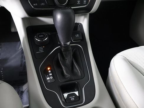 Used 2021 Jeep Cherokee Latitude Lux w/ Mopar Interior Package image 44