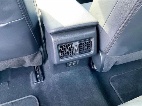 Used 2025 Toyota Camry SE image 33