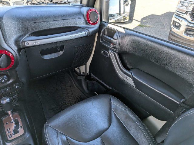 Used 2017 Jeep Wrangler Unlimited Sahara w/ Connectivity Group AWD/4WD image 17