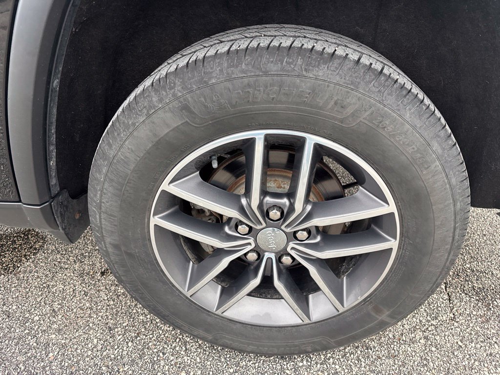 Used 2017 Jeep Grand Cherokee Limited AWD/4WD image 13
