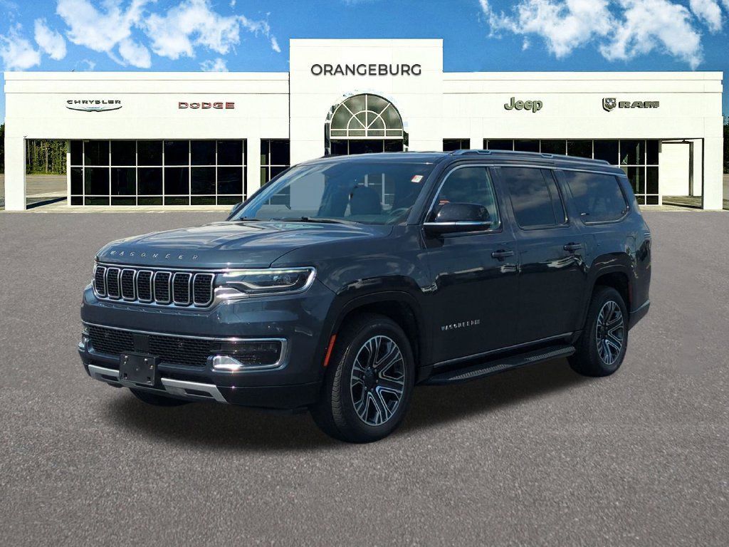 Used 2024 Jeep Wagoneer L Series II w/ Flexible Seating Group AWD/4WD image 3