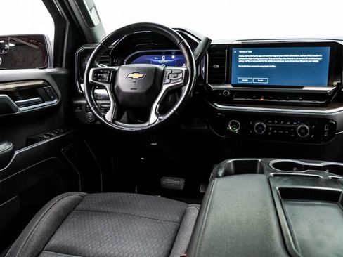 Used 2022 Chevrolet Silverado 1500 LT AWD/4WD image 23
