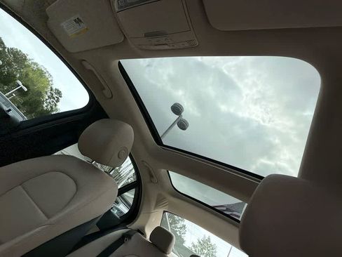 Used 2017 Mercedes-Benz C 300 4MATIC Sedan image 32