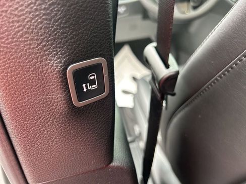 New 2026 Chrysler Pacifica Select image 18