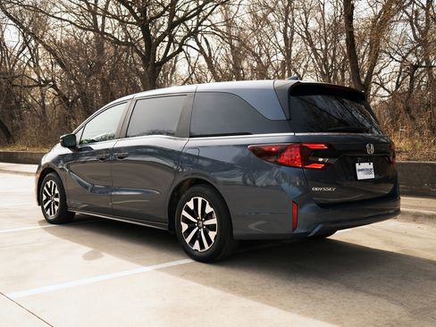 Certified 2025 Honda Odyssey EX-L image 7
