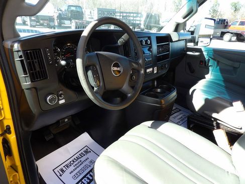 Used 2017 GMC Savana 3500 Extended image 16