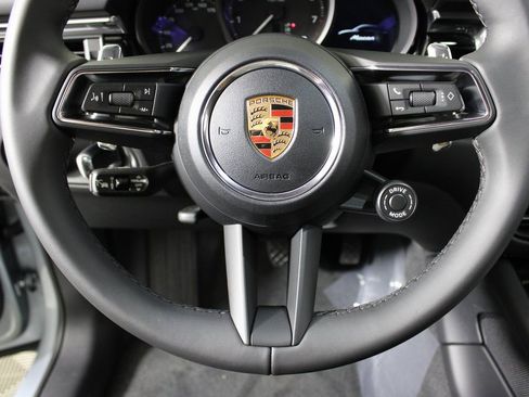 Certified 2026 Porsche Macan AWD/4WD image 21