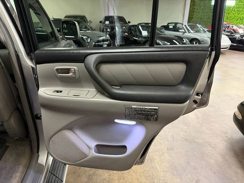 Used 2007 Toyota Land Cruiser image 28