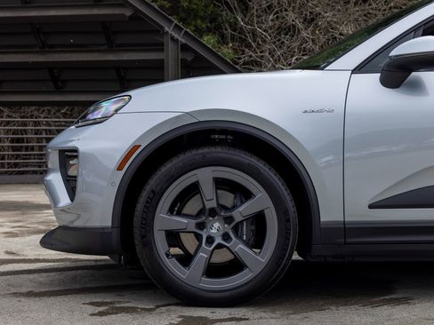 New 2025 Porsche Macan Electric image 15