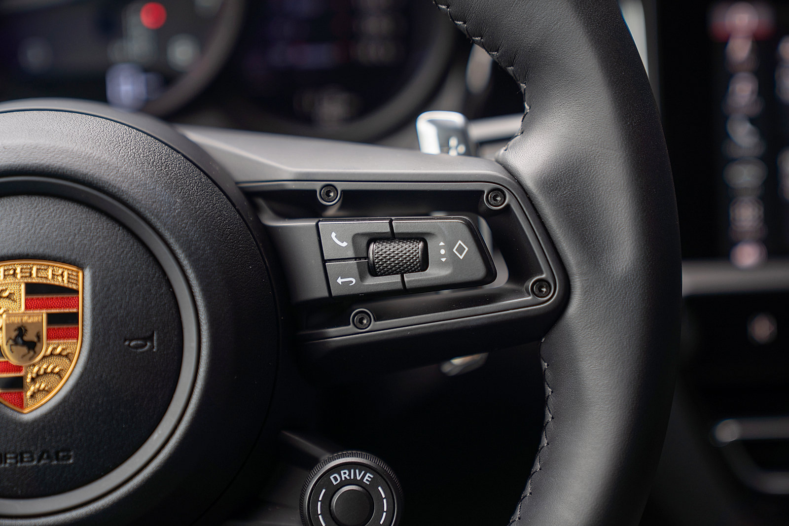Certified 2026 Porsche Macan T AWD/4WD image 8