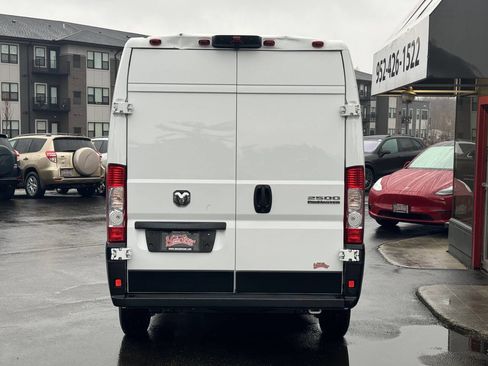Used 2023 RAM ProMaster 2500 image 4
