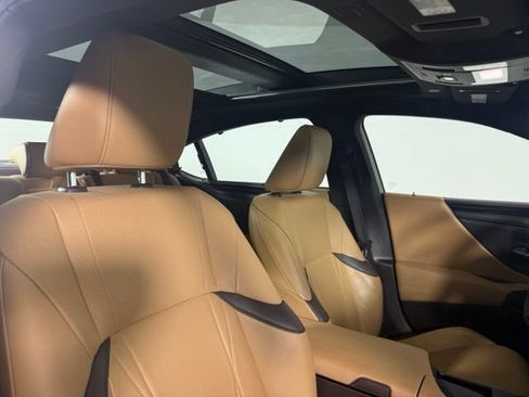 Used 2021 Lexus ES 350 Ultra Luxury w/ Accessory Package FWD image 18